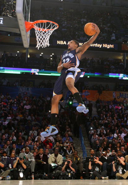 巨大的年轻 巨大的年轻